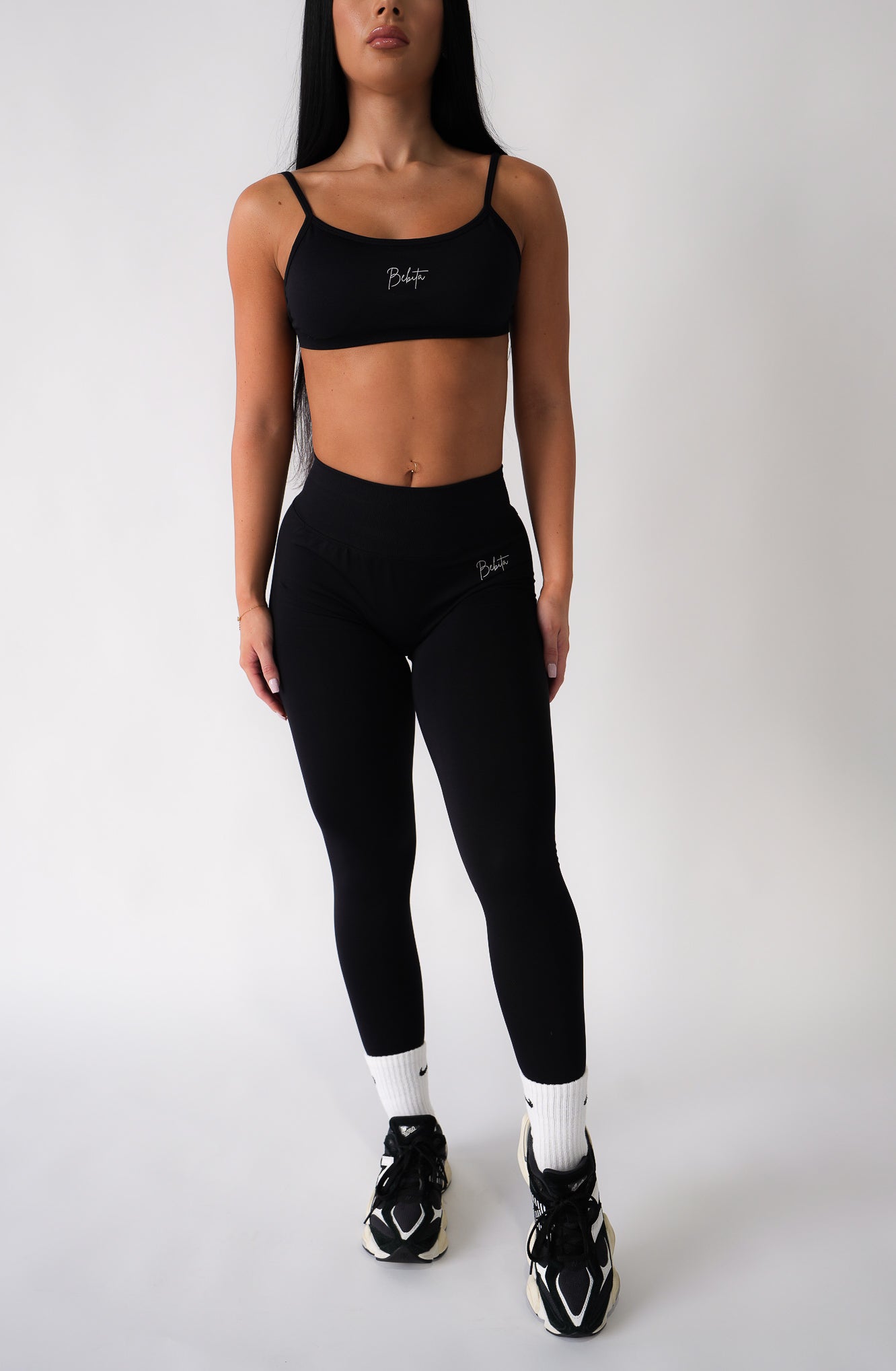 Core V Back Leggings | Black